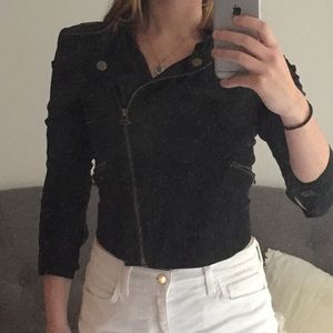 Black cropped jacket with zipper